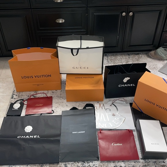 MULTIPLE DESIGNER SHOPPING BAGS AVAILABLE! Any and all for sale! please comment. - Picture 4 of 4